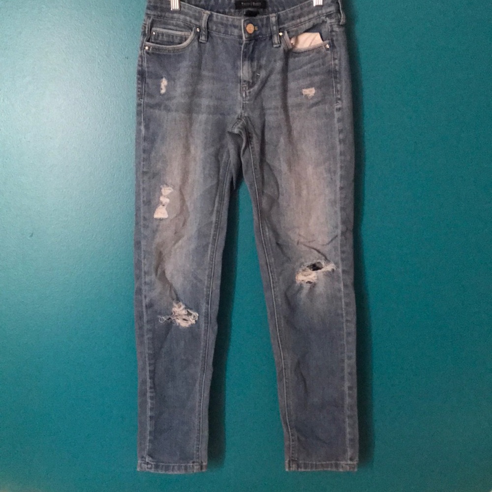 White house black market Cute ripped jeans